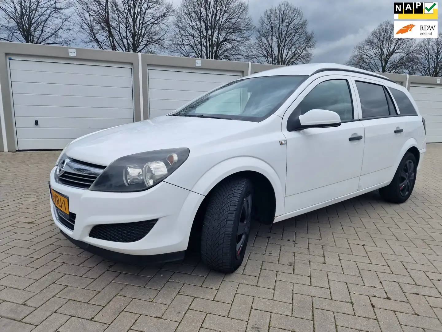 Opel Astra 1.3 CDTi Enjoy Grijskenteken Wit - 1