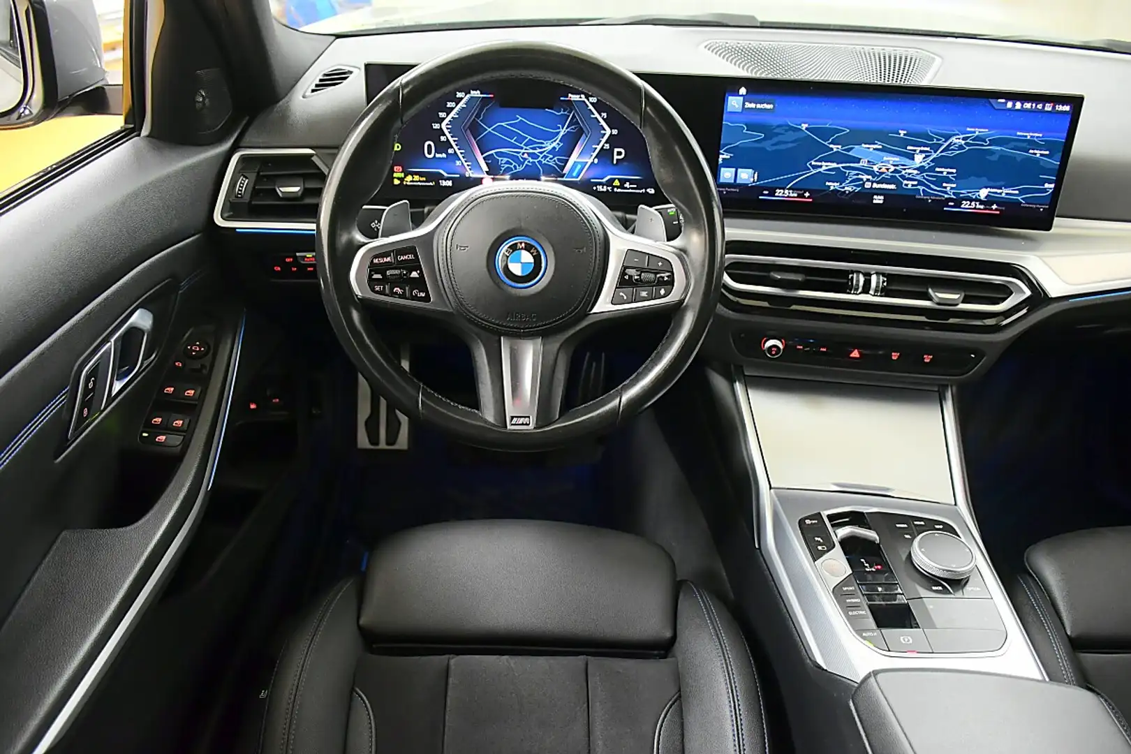 BMW 330 e PHEV xDrive Touring Aut. M Sport Grau - 2