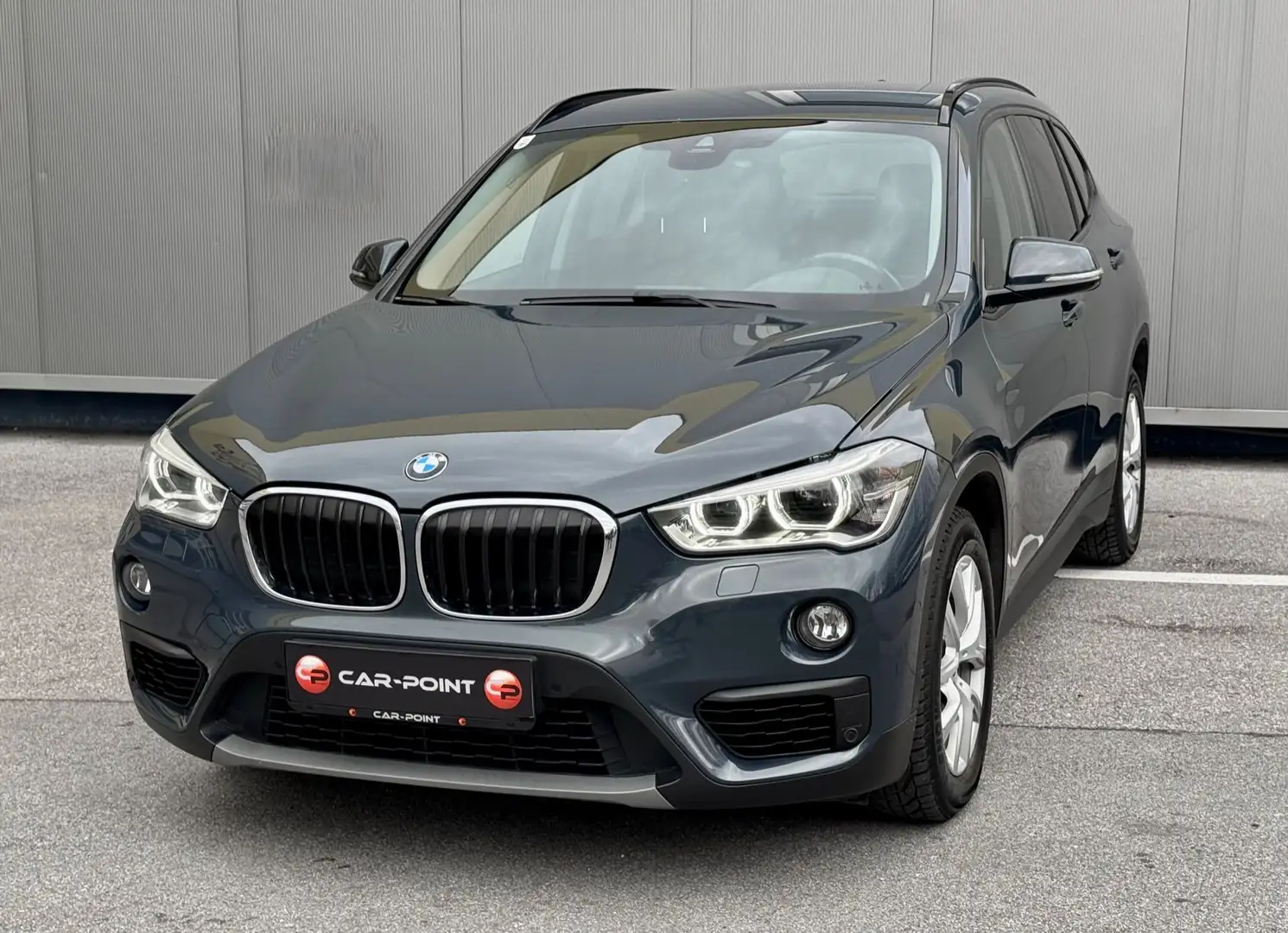 BMW X1 xDrive18d Advantage Aut. Grau - 1