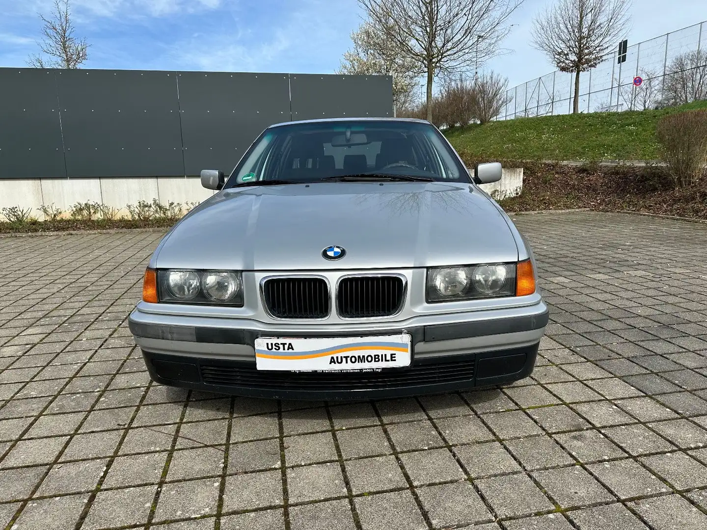 BMW 318 Sehr Sauber,Elektr.-SSD,Klimaautomatik srebrna - 2