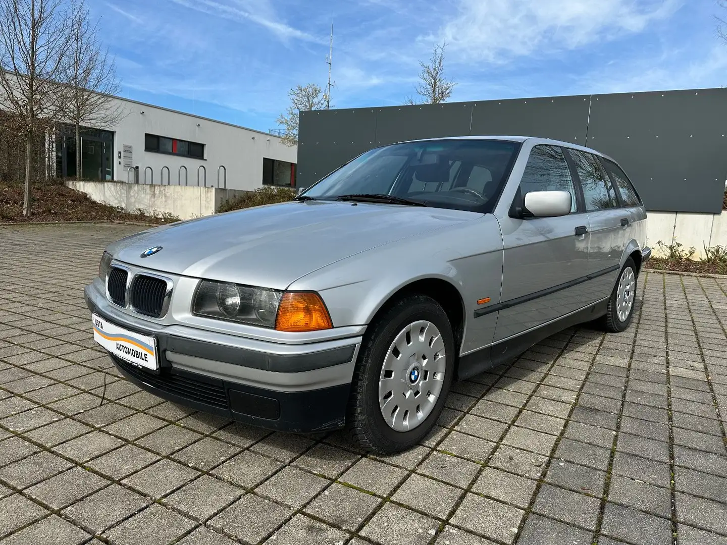 BMW 318 Sehr Sauber,Elektr.-SSD,Klimaautomatik Stříbrná - 1