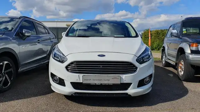 Ford S-Max view 3