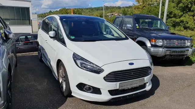Ford S-Max view 4