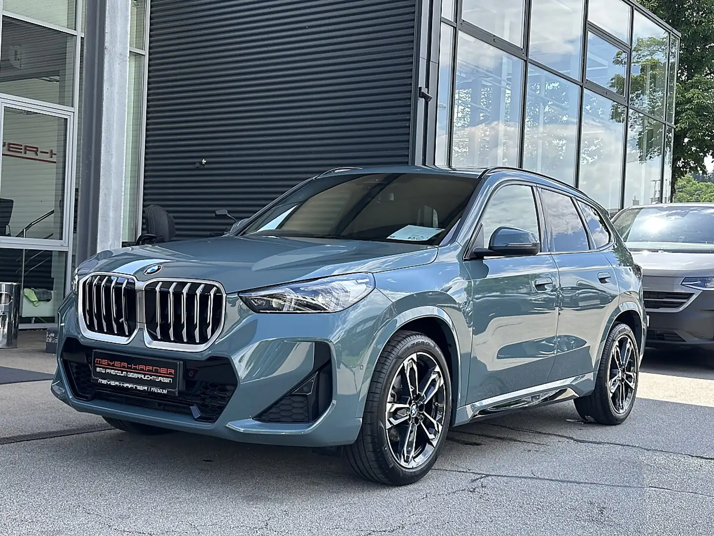 BMW X1 sDrive18i M-Paket Aut. / Pano / Sportsitze Grün - 2