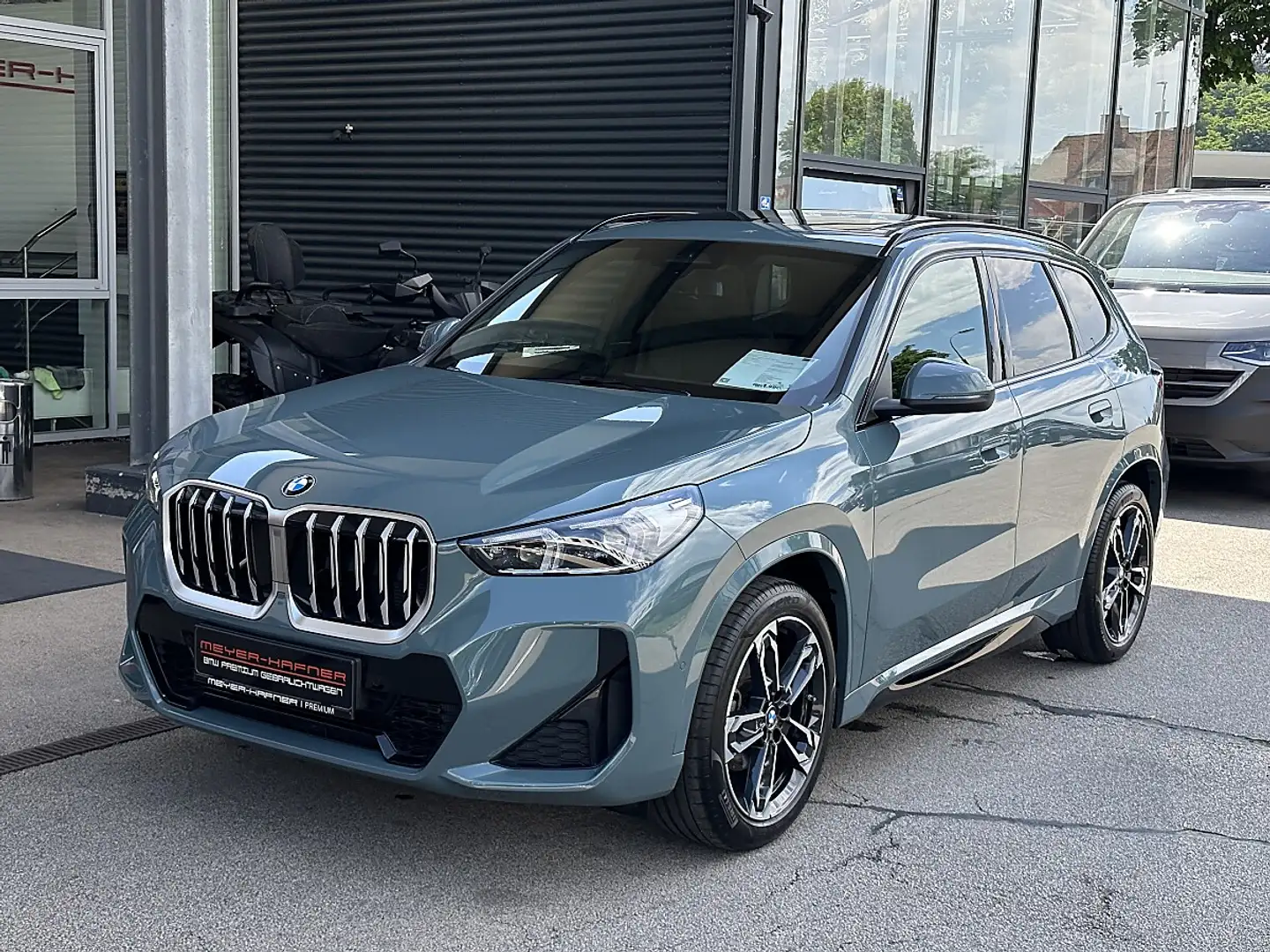 BMW X1 sDrive18i M-Paket Aut. / Pano / Sportsitze Grün - 1