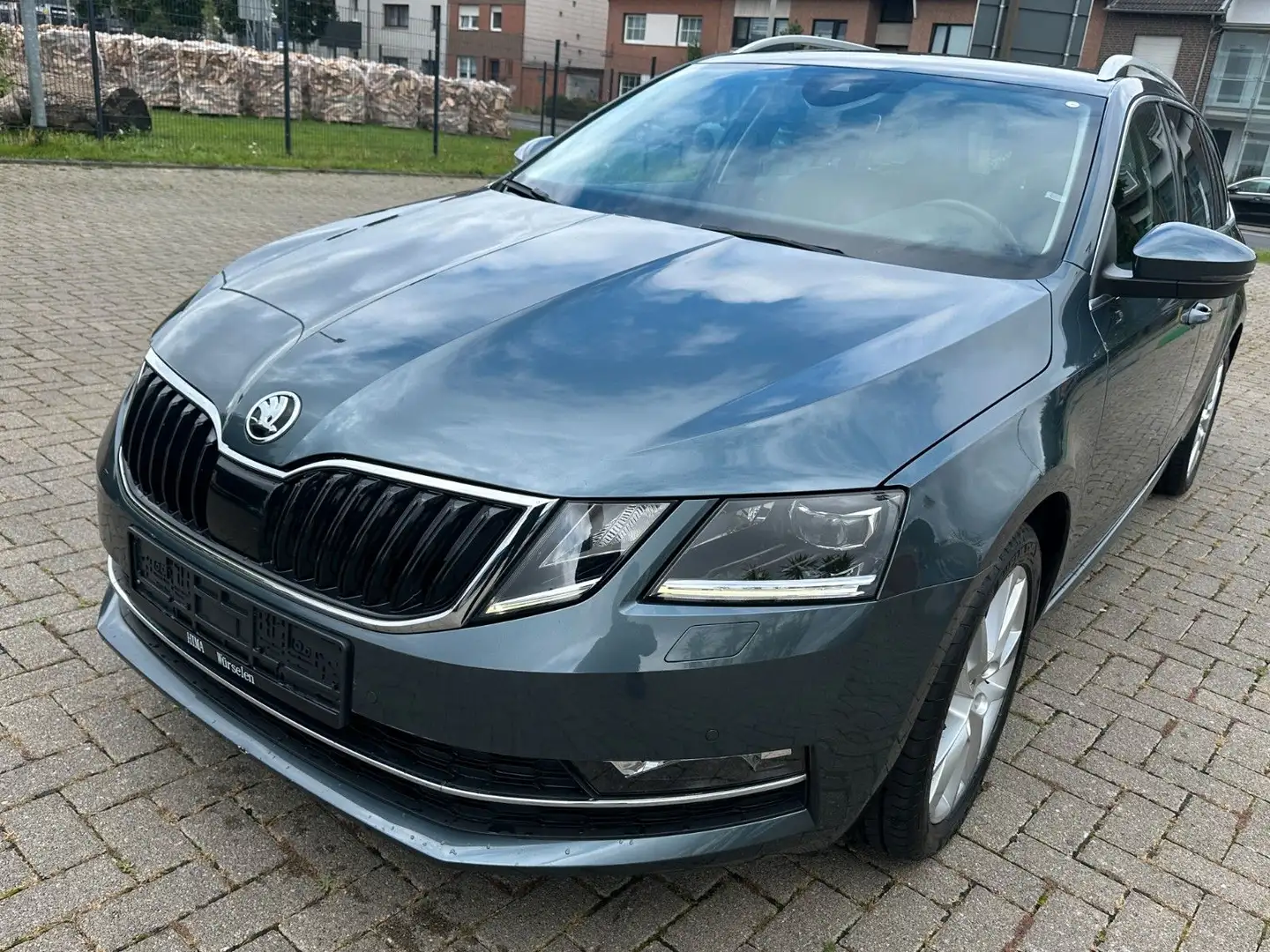 Skoda Octavia Combi *Leder*Navi*Kamera* Grau - 1