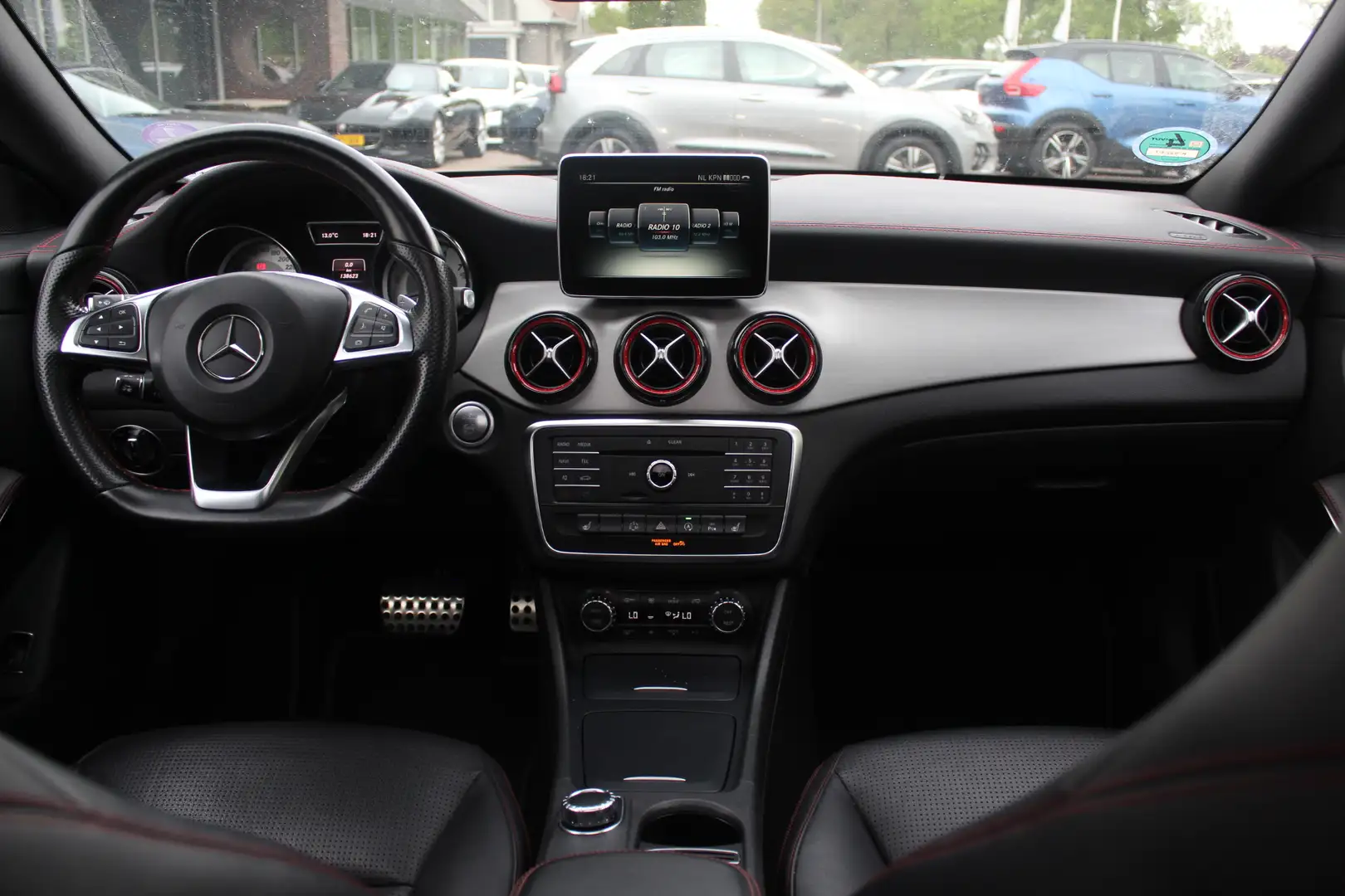 Mercedes-Benz CLA 250 Shooting Brake OrangeArt Edition / Camera / Panora Wit - 2