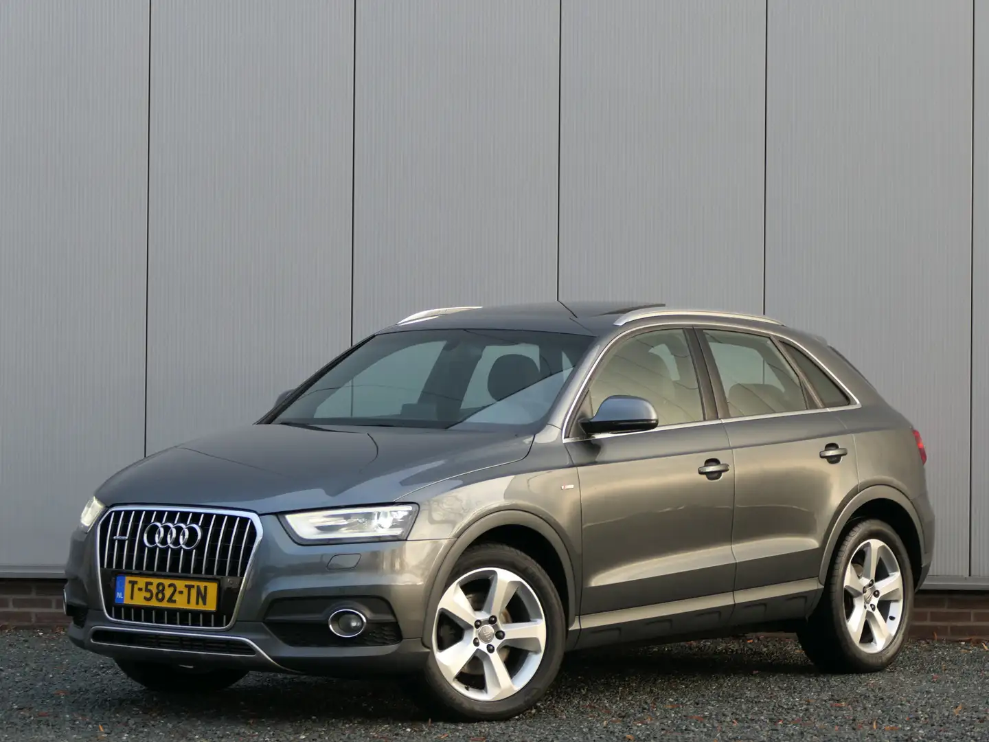 Audi Q3 2.0TFSI AUT quattro S-line Panorama dak / Stoelver Grijs - 1