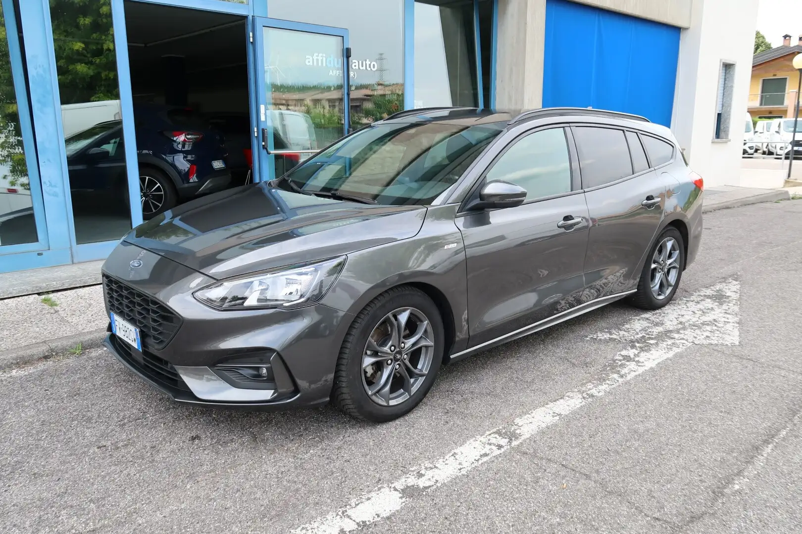 Ford Focus Focus 1.0 EcoBoost 125 CV automatico SW ST-Line Grigio - 1