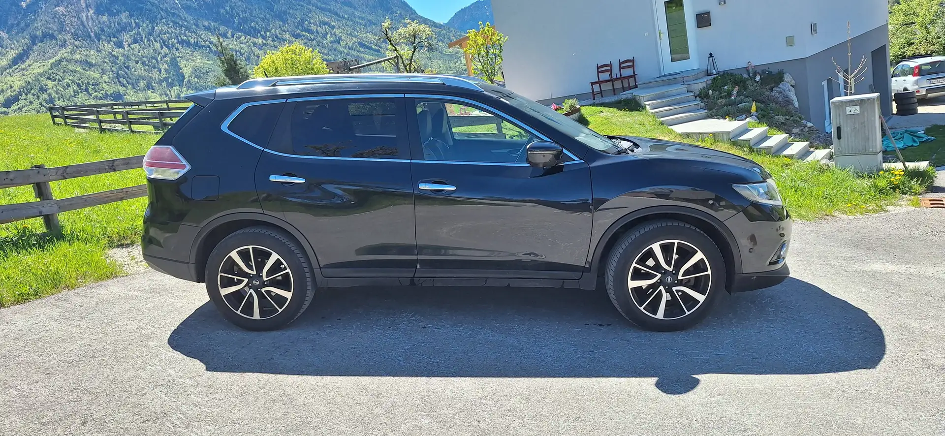 Nissan X-Trail Ein 4x4 Allrad für die ganze Familie Schwarz - 2