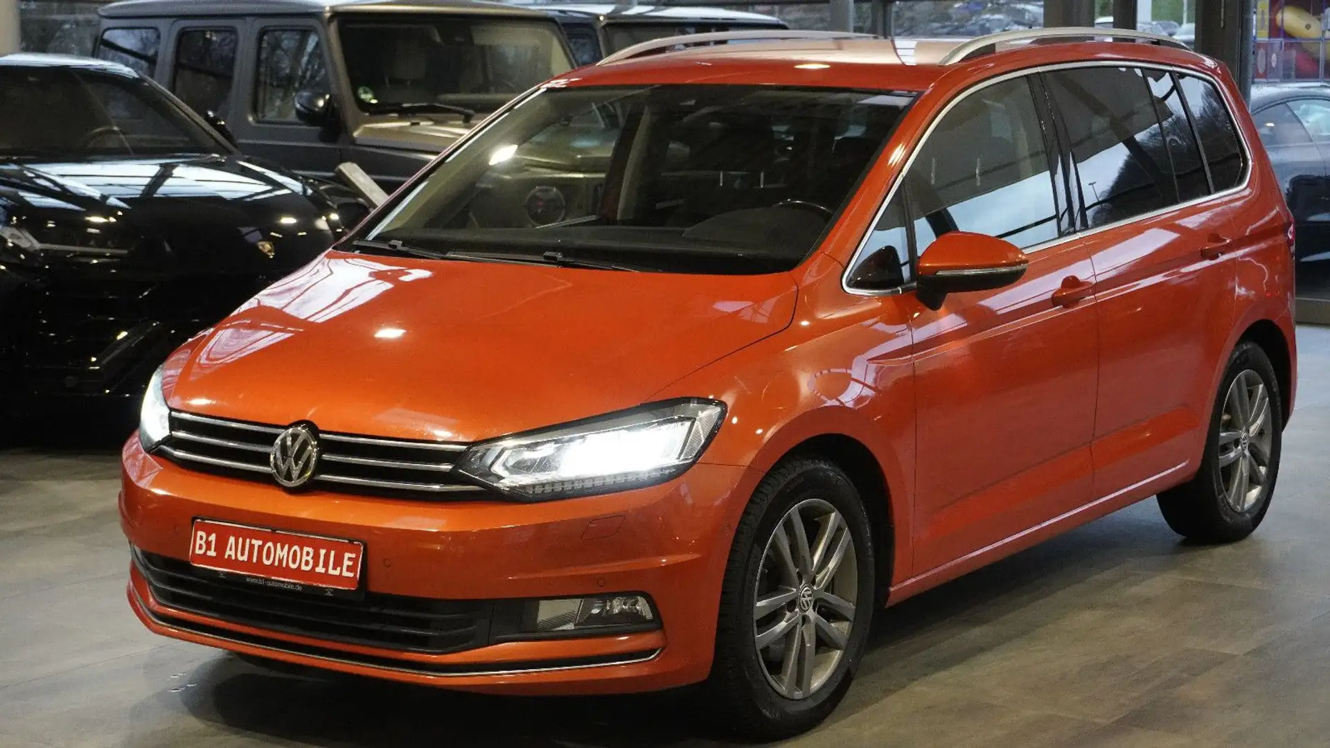 Volkswagen Touran Highline BMT*AHK*STHZ*NAVI*1-HAND* Orange - 1