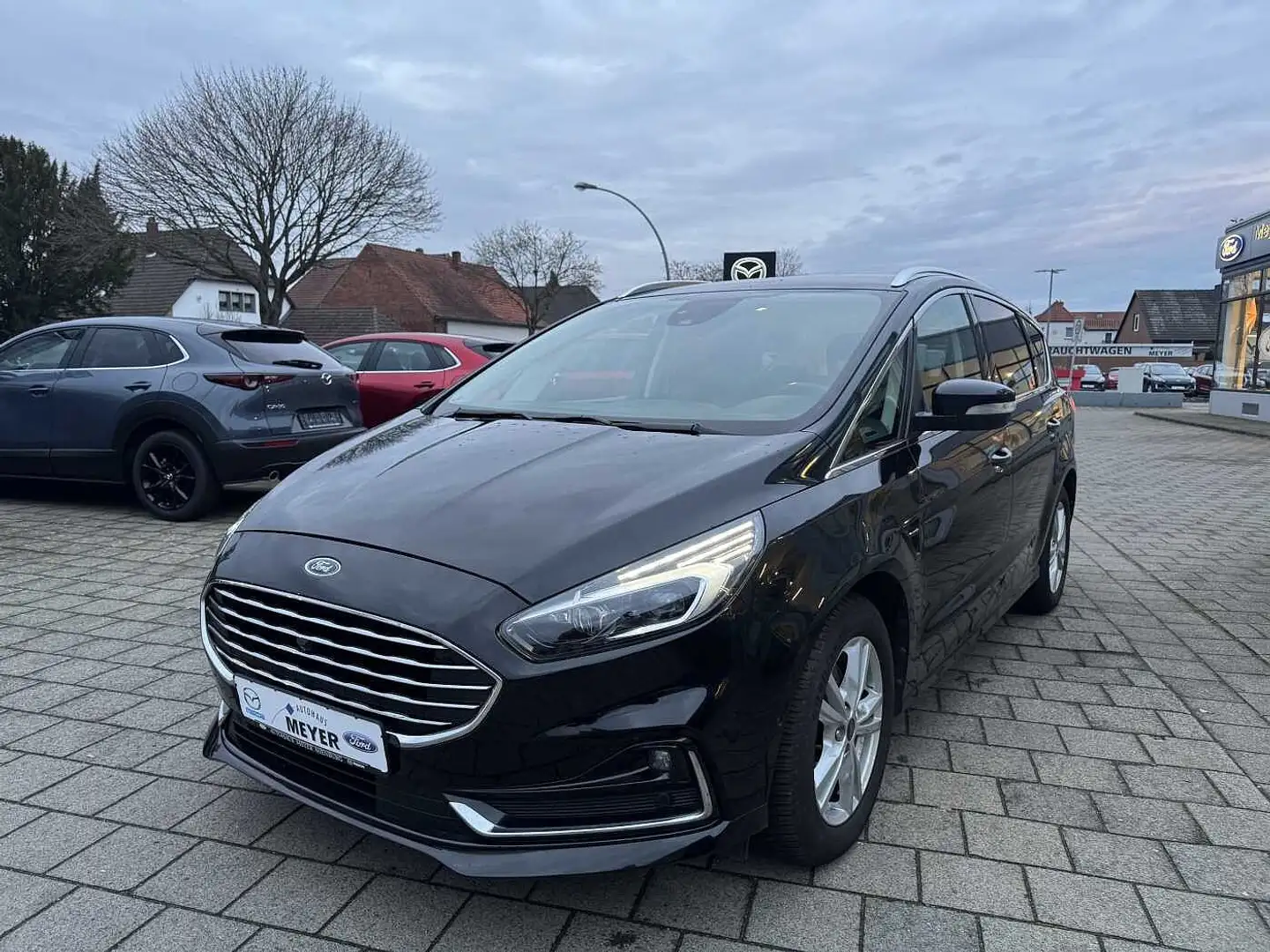 Ford S-Max Diesel 2.0 EcoBlue Aut. TITANIUM Schwarz - 2