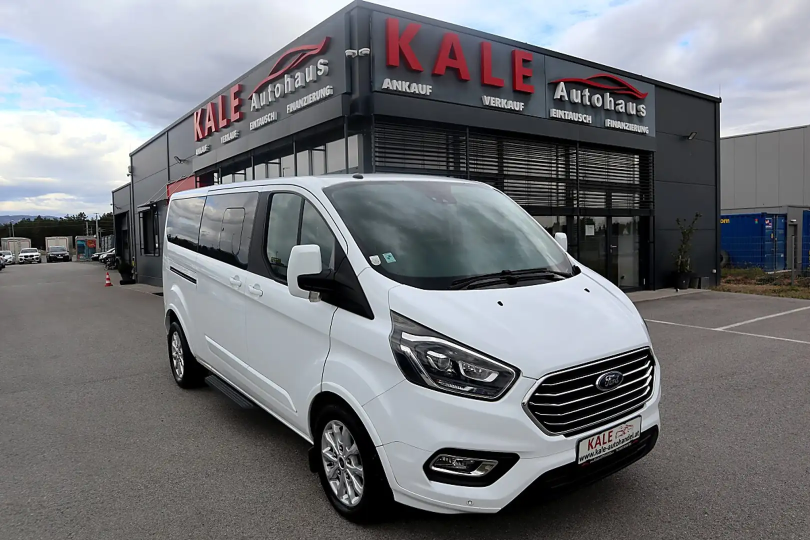 Ford Tourneo Custom 2,0 TDCi 310 L2 Titanium Aut.*8-Sitzer* MWST* Weiß - 1