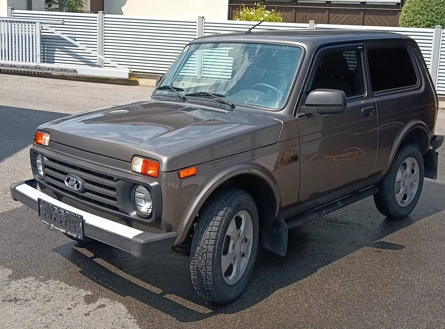 Lada Niva Legend Braun - 1