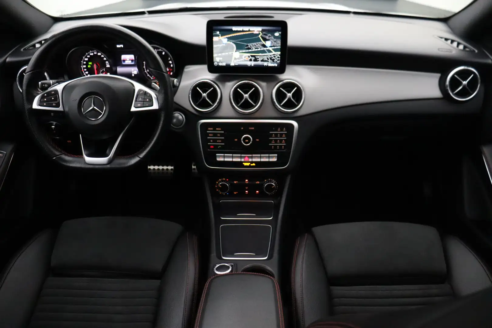 Mercedes-Benz CLA 180 Shooting Brake AMG | Automaat | Panoramadak | Came Wit - 2