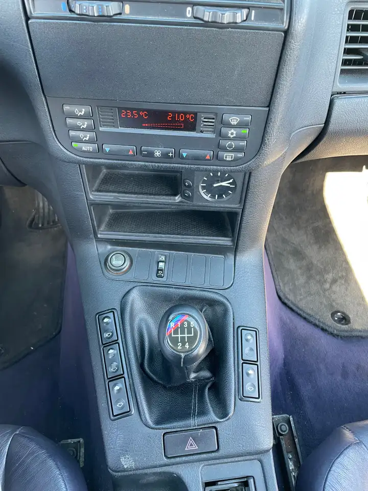 BMW 320i, foto 10