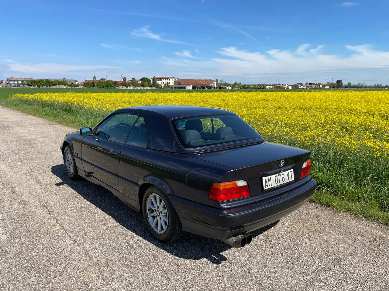 BMW 320i, foto 2