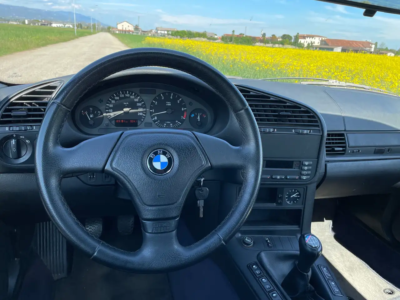 BMW 320i, foto 9