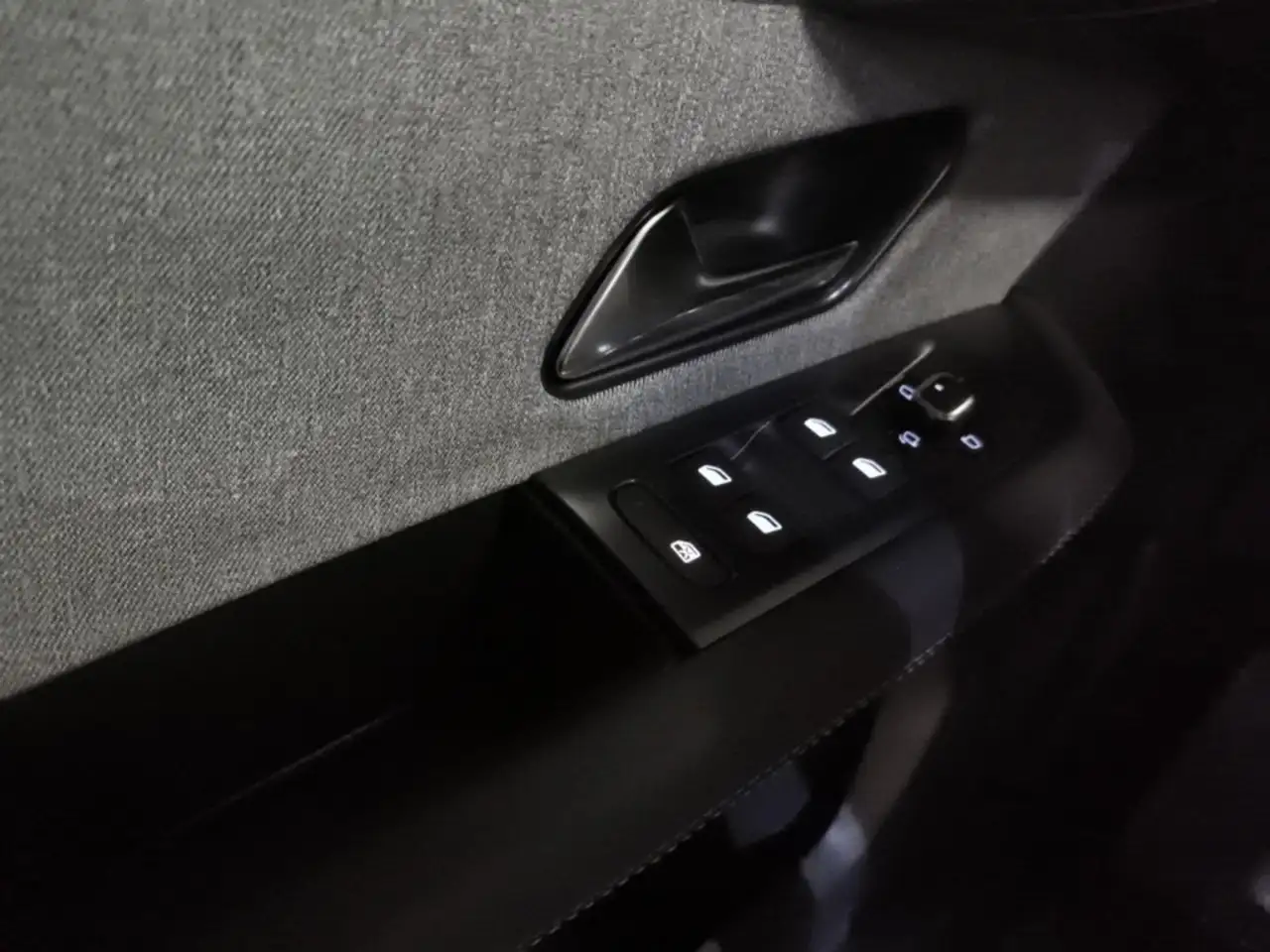 Opel Grandland 1.2T Aut.Edition+LED+CARPLAY+TEMPO+PDC 18