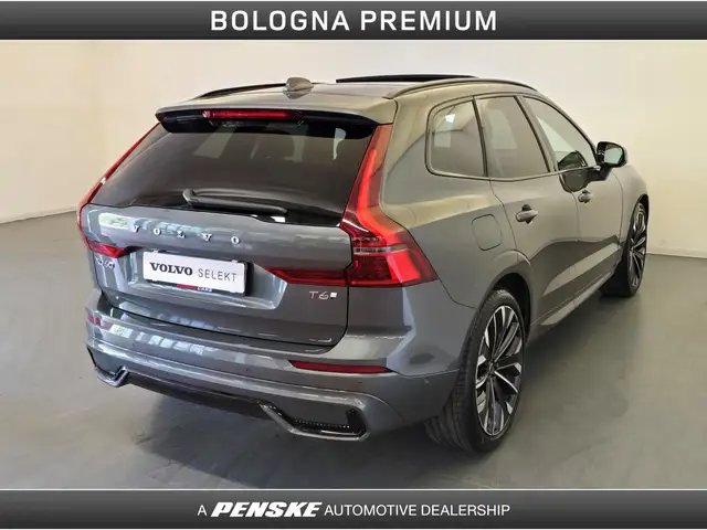 Volvo XC60 view 2