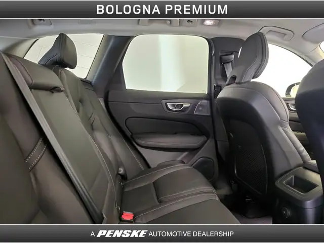 Volvo XC60 view 5