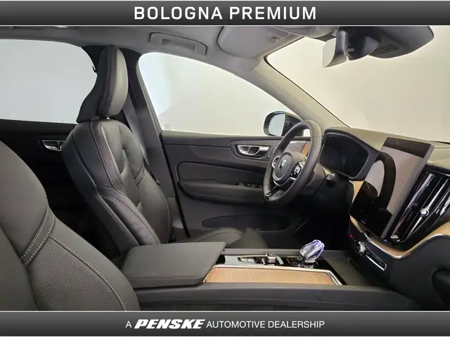 Volvo XC60 view 3