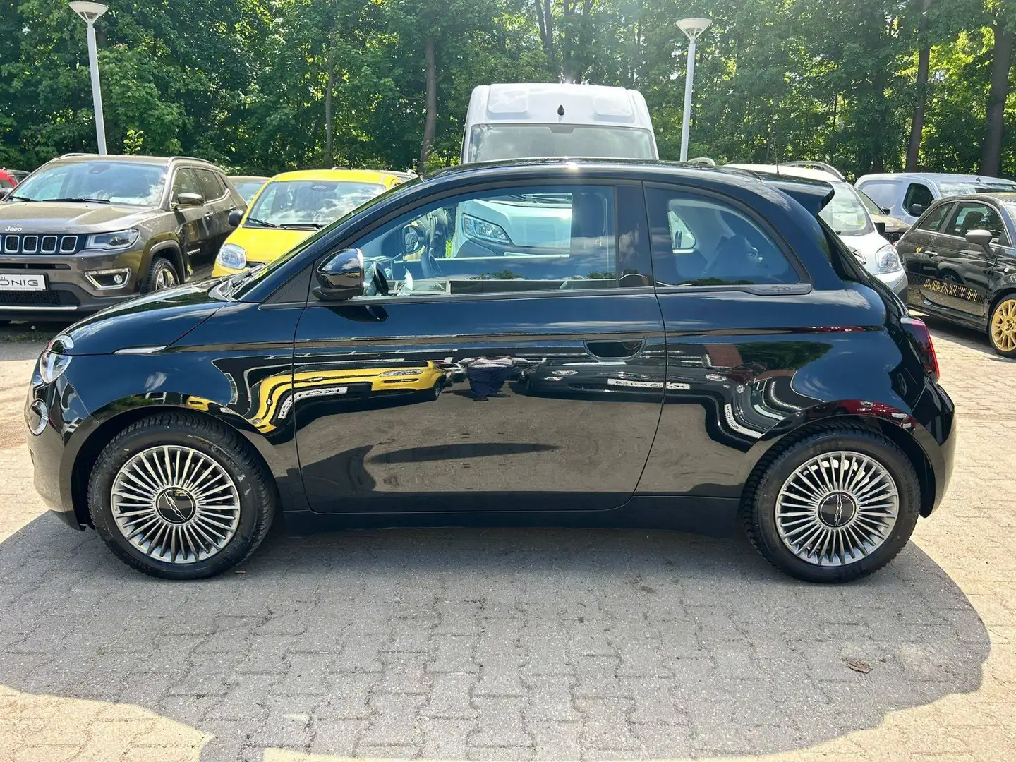 Fiat 500 ICON 2022 42kWh  NAVI Klimaautomatik Carplay Schwarz - 2