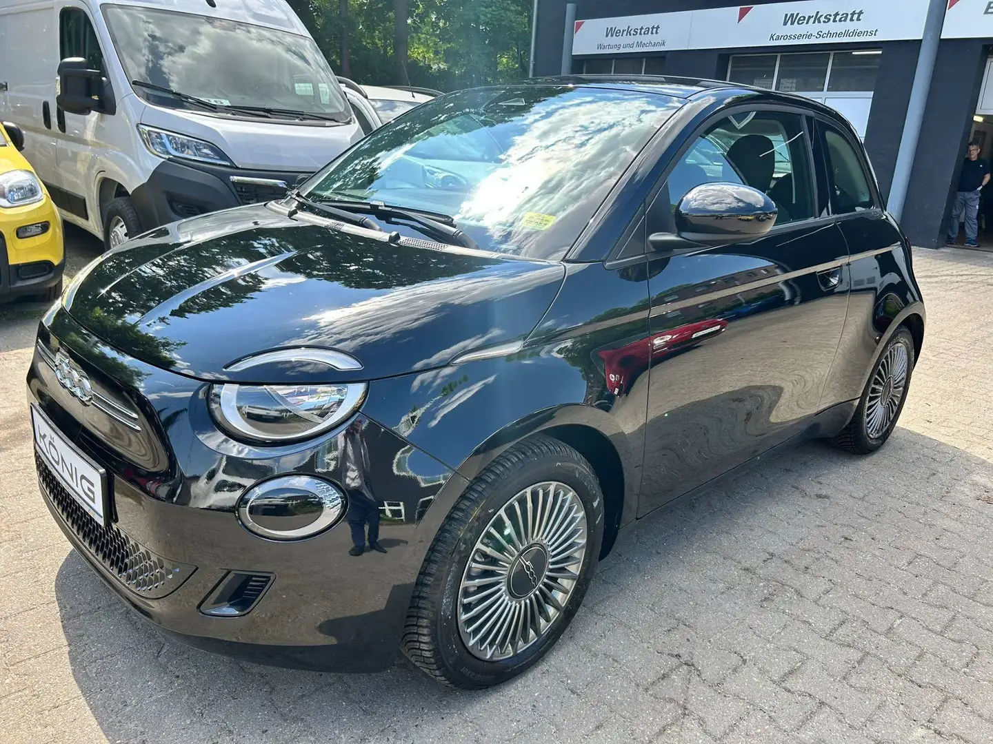 Fiat 500 ICON 2022 42kWh  NAVI Klimaautomatik Carplay Schwarz - 1