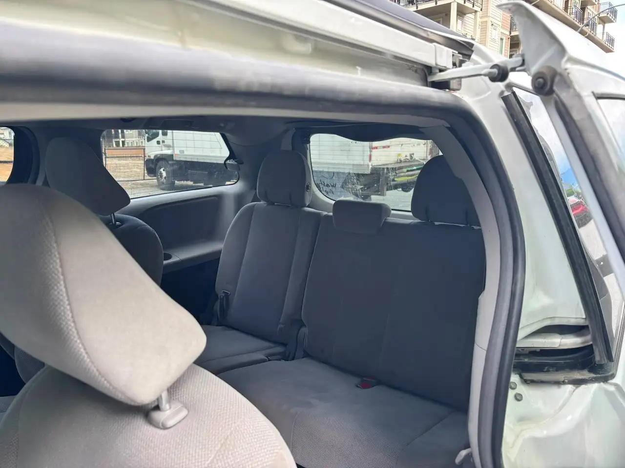 Toyota Sienna снимка Toyota Sienna