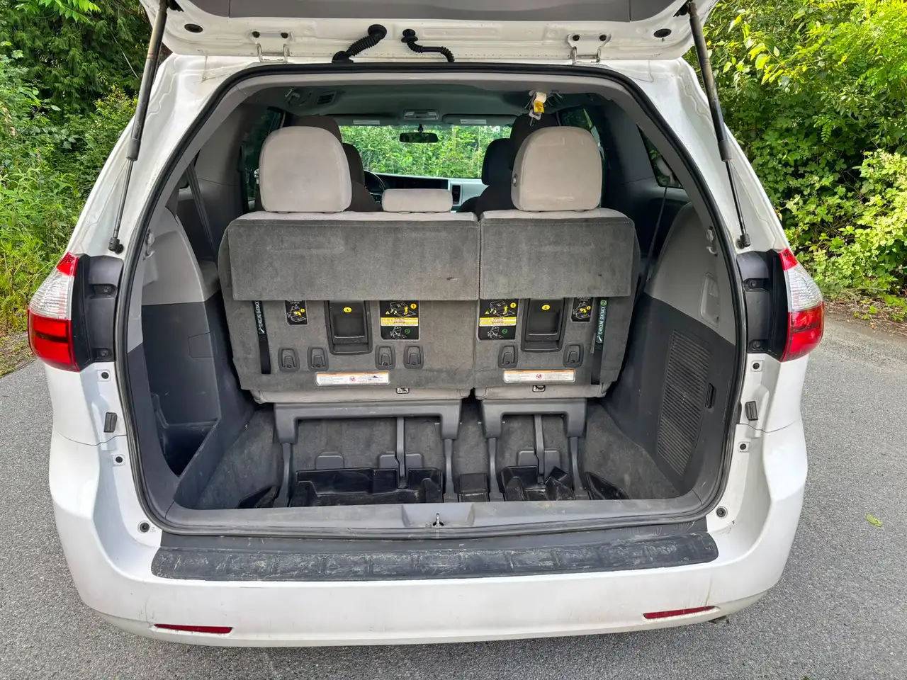 Toyota Sienna снимка Toyota Sienna