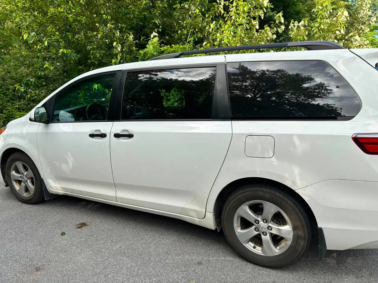 Toyota Sienna снимка Toyota Sienna