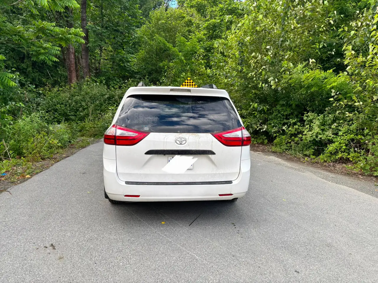 Toyota Sienna снимка Toyota Sienna