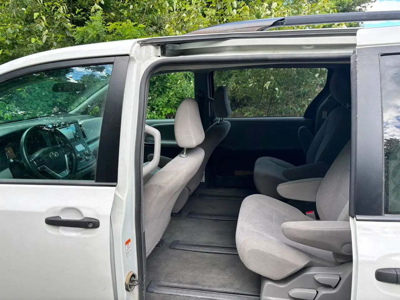 Toyota Sienna снимка Toyota Sienna
