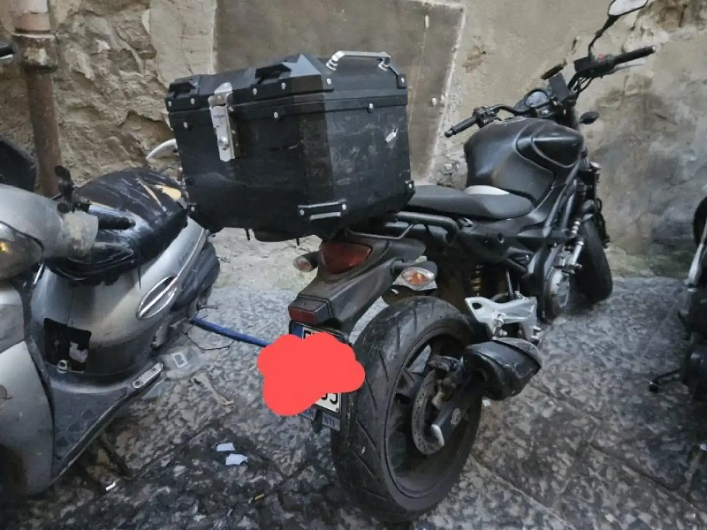 Suzuki Gladius 650 Nero - 2