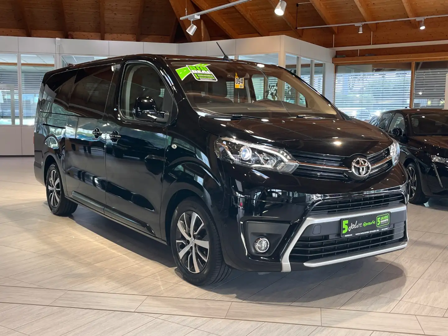 Toyota Proace Verso 2.0 D-4D L2 Kam Pano LED WR&SR AHK Schwarz - 2