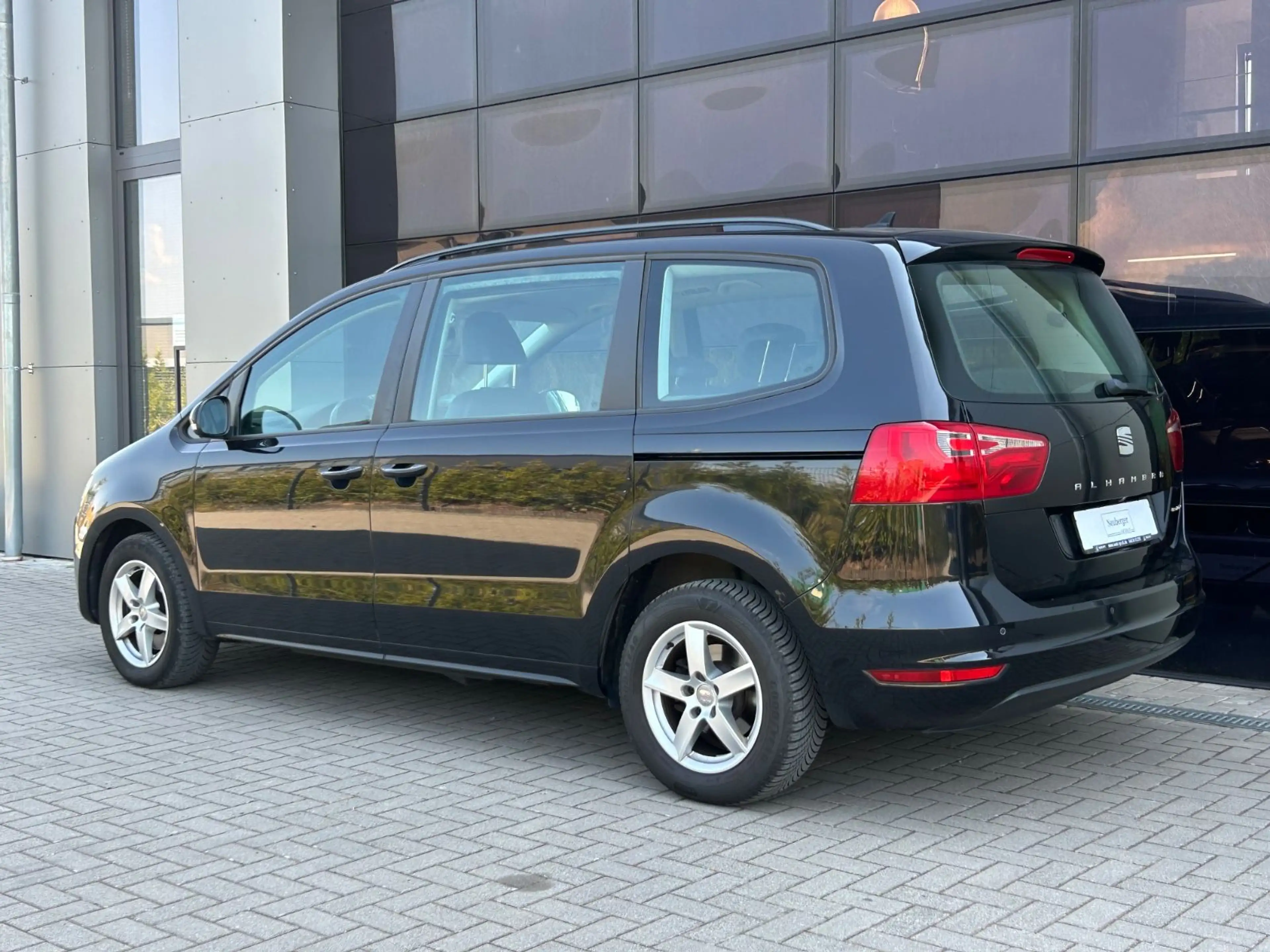 SEAT Alhambra Style|7 Sitze|Rückfahrkam|Navi — photo 3