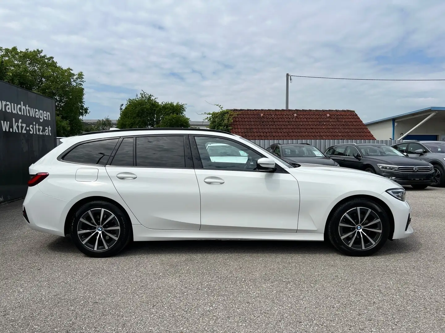 BMW 320 d Touring Aut.| SPORTSITZ*PANORAMA Weiß - 2