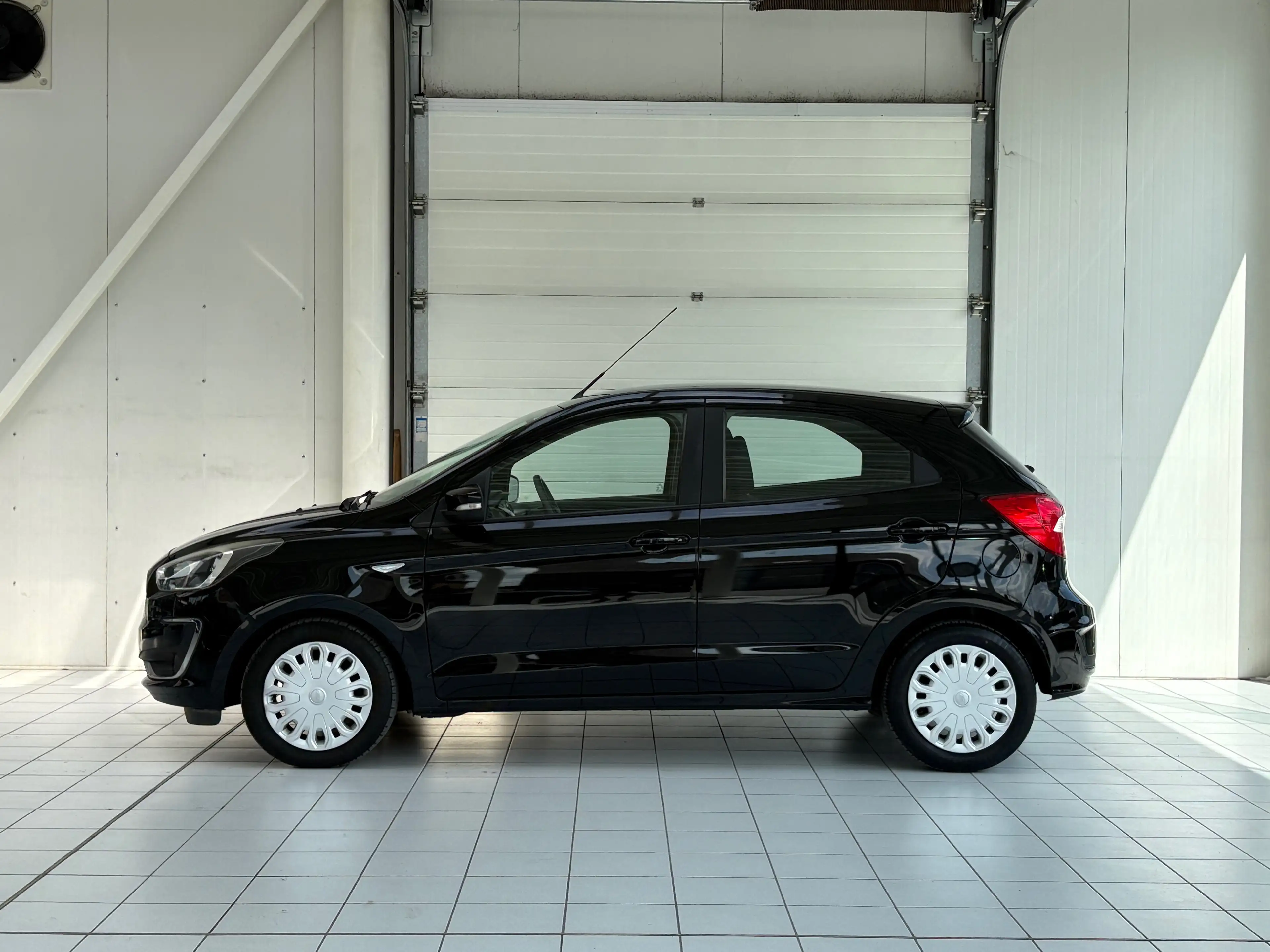 Ford Ka/Ka+ Ka+ 1.2i * PDC * SIEGE CHAUFF * CLIM * 5 PORTES * — photo 2