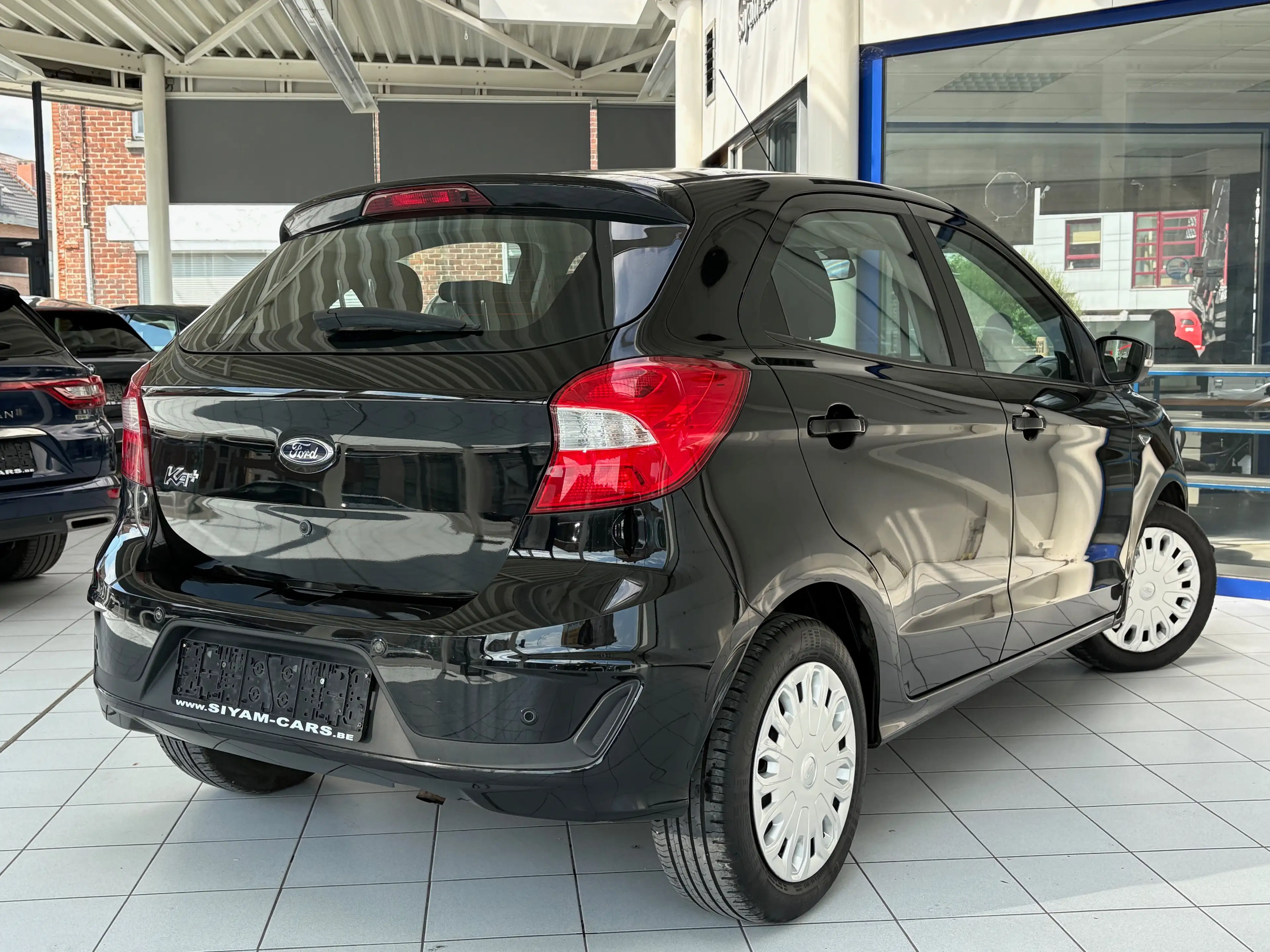 Ford Ka/Ka+ Ka+ 1.2i * PDC * SIEGE CHAUFF * CLIM * 5 PORTES * — photo 5
