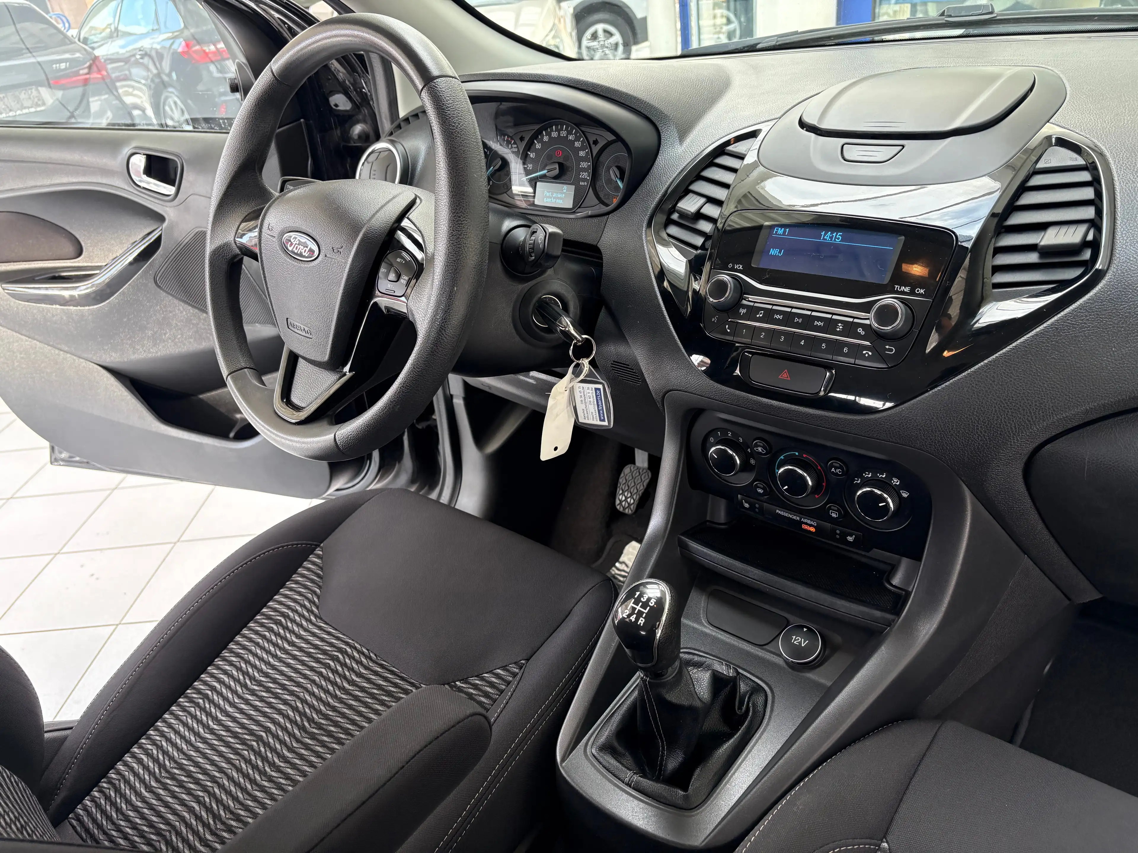 Ford Ka/Ka+ Ka+ 1.2i * PDC * SIEGE CHAUFF * CLIM * 5 PORTES * — photo 13