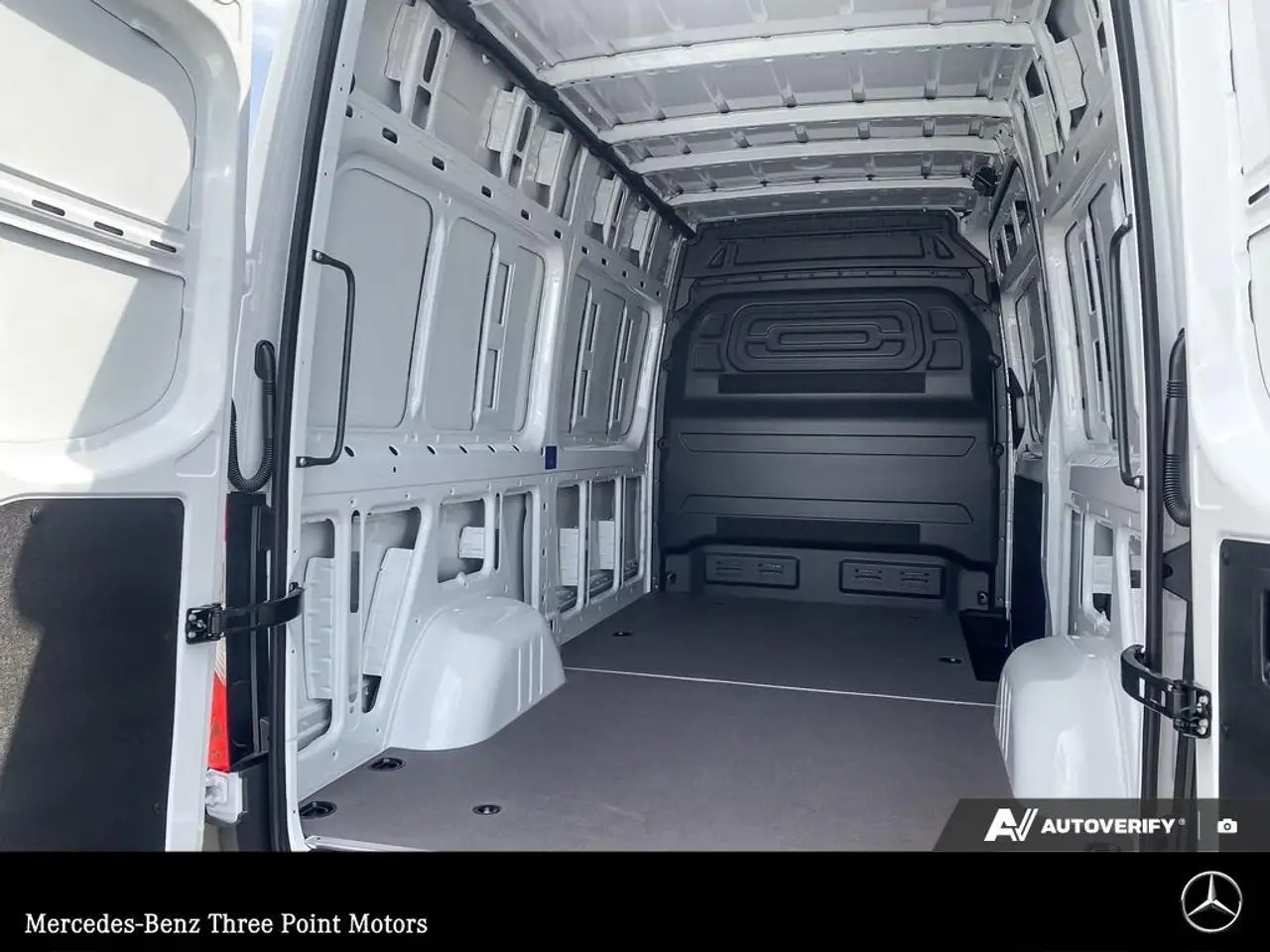 Mercedes-Benz Sprinter снимка Mercedes-Benz Sprinter