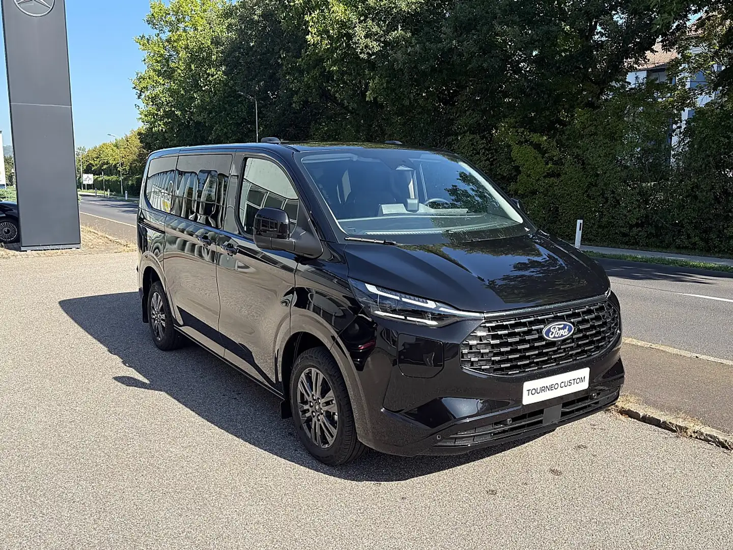 Ford Tourneo Custom 2.5 Duratec PHEV 340 L1 Titanium FW Schwarz - 2