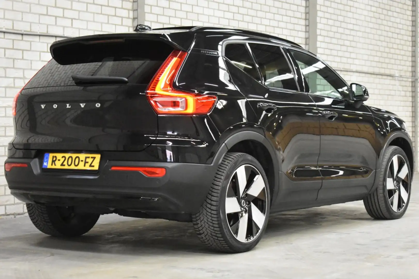 Volvo XC40 Recharge Ultimate 231pk/70kWh | Trekhaak | Allseas Zwart - 2