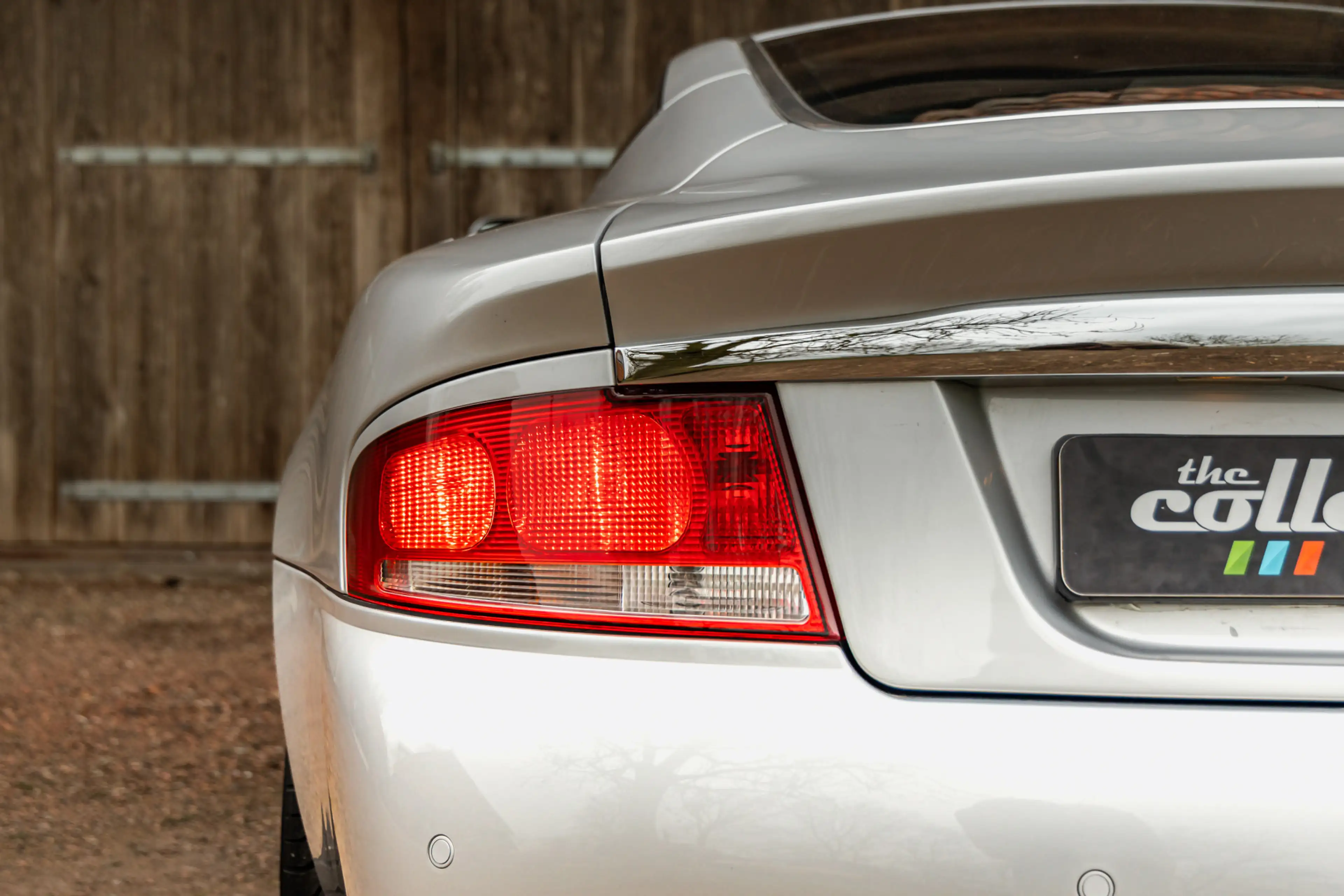 Aston Martin Vanquish V12 5.9, slechts 3.696km — photo 15