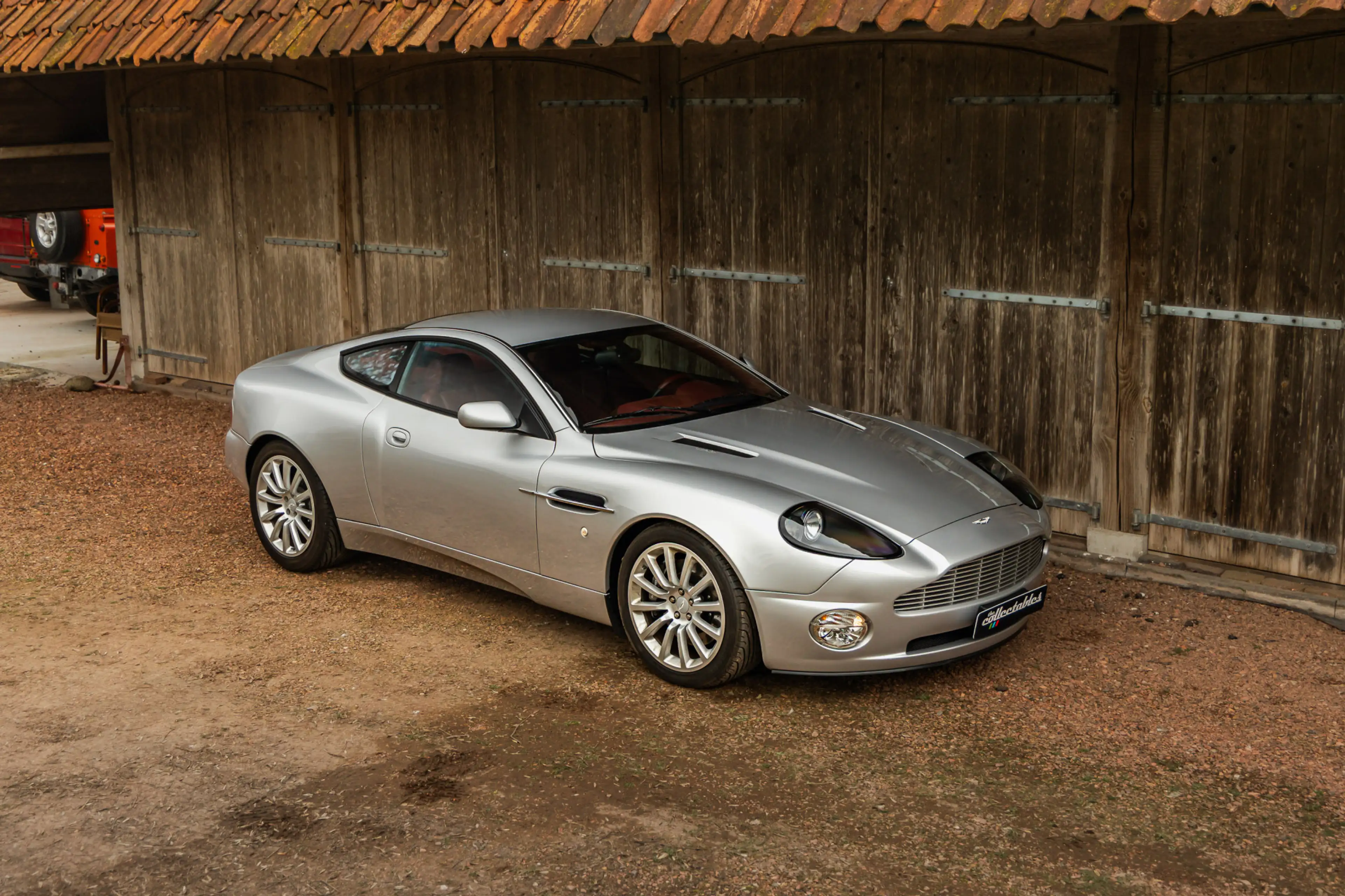 Aston Martin Vanquish V12 5.9, slechts 3.696km — photo 3