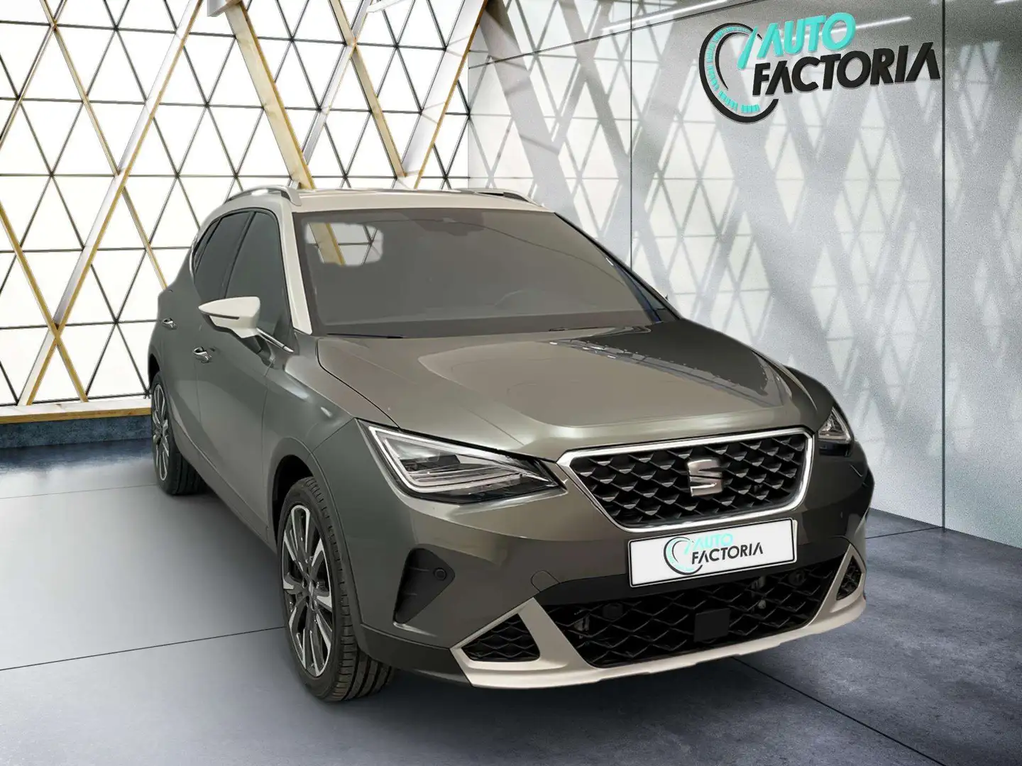 SEAT Arona -28% 1.5 TSI 150cv BVA +GPS+ALCANTARA+CAM+Opts Grijs - 2