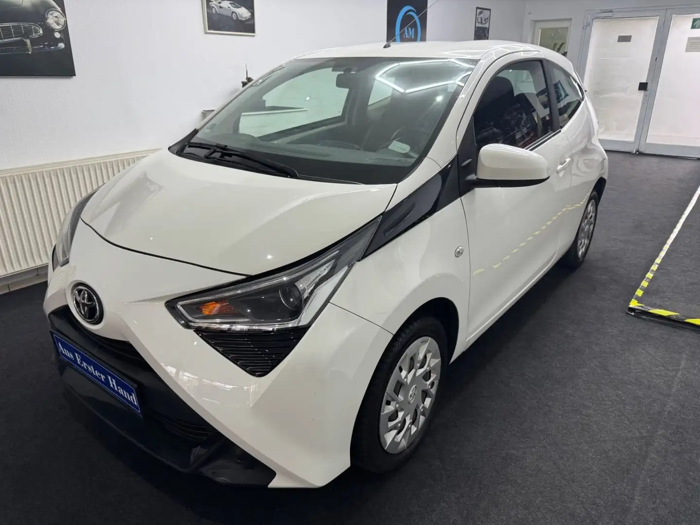 Toyota Aygo  1,0-l-VVT aus erster Hand Tempomat Klima Weiß - 1