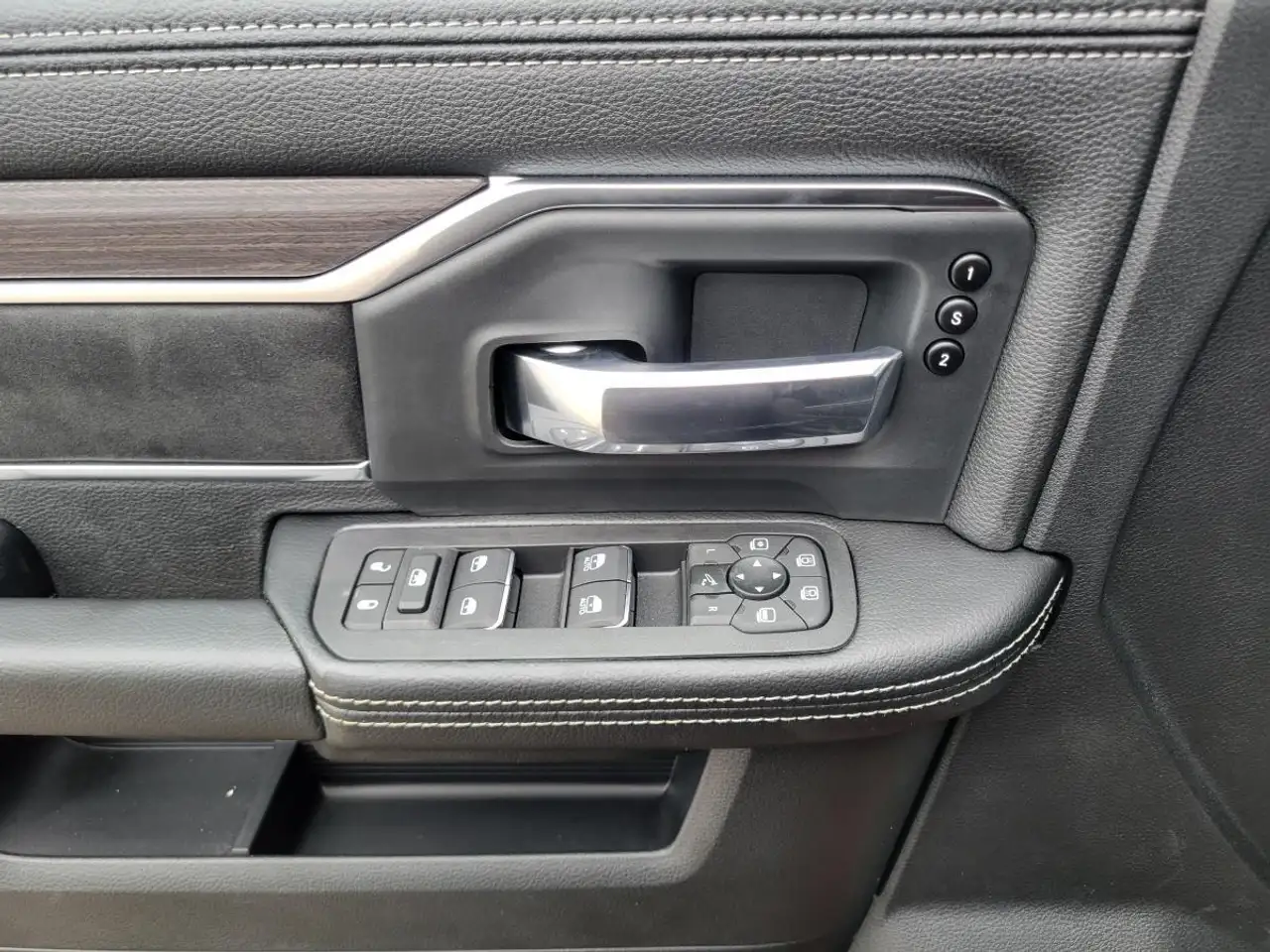 RAM 2500 снимка RAM 2500