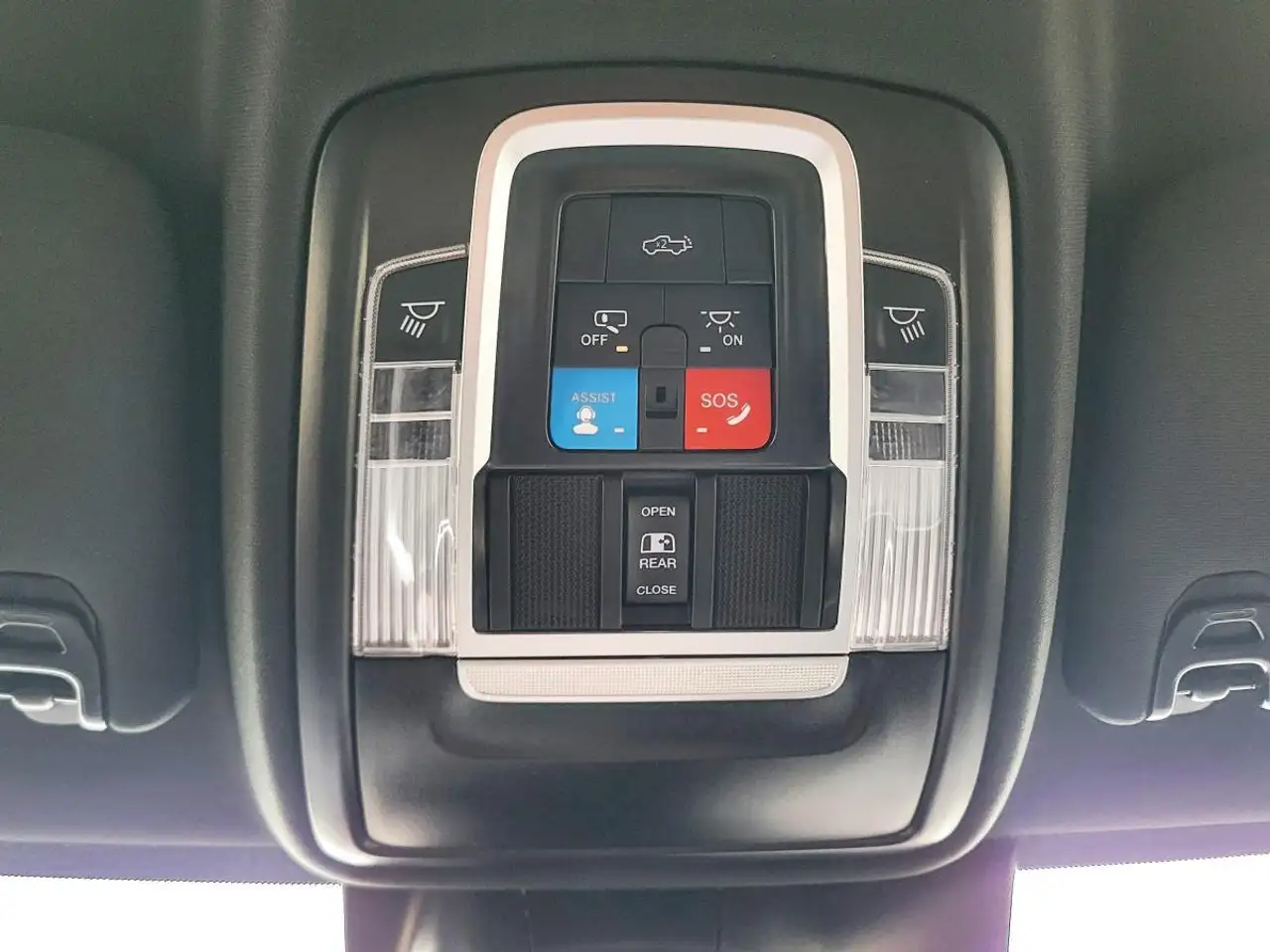 RAM 2500 снимка RAM 2500