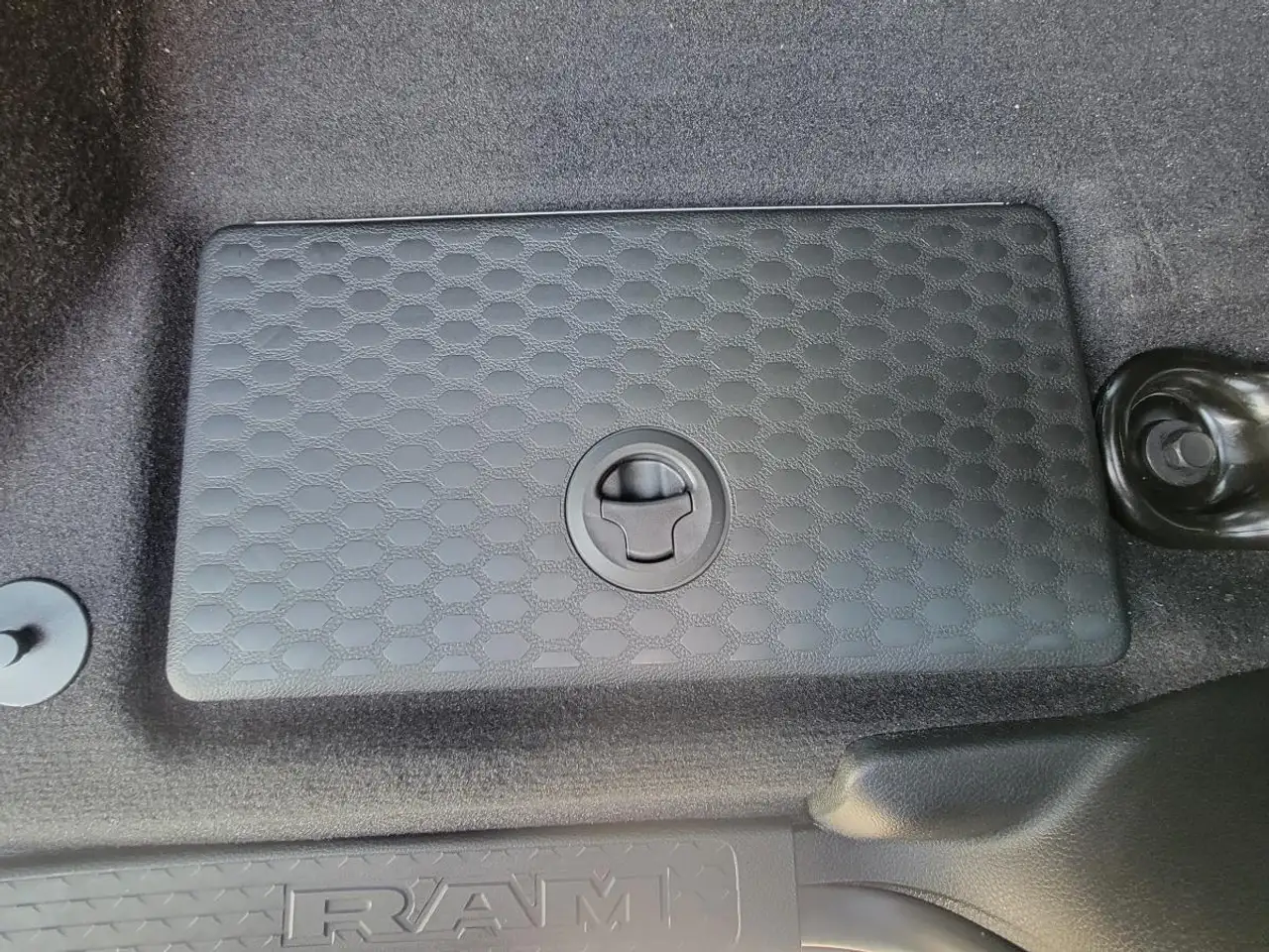 RAM 2500 снимка RAM 2500